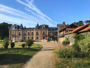 Exterior - Chateau le Quesnoy (Chevrieres)