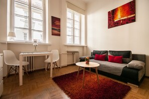 Deluxe Apartment | Living area | Flat-screen TV - Elegant Apartment Royal Castle (Warsaw)