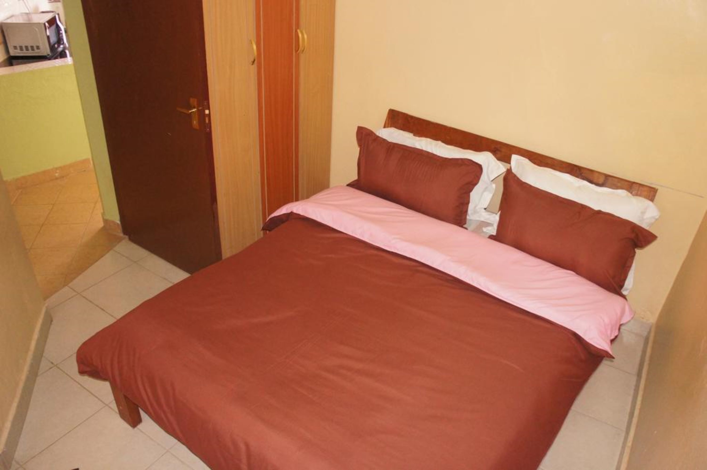 deluxe apartment, 2 bedrooms, mountain view, garden area | 1 bedroom, desk, free wifi, bed sheets