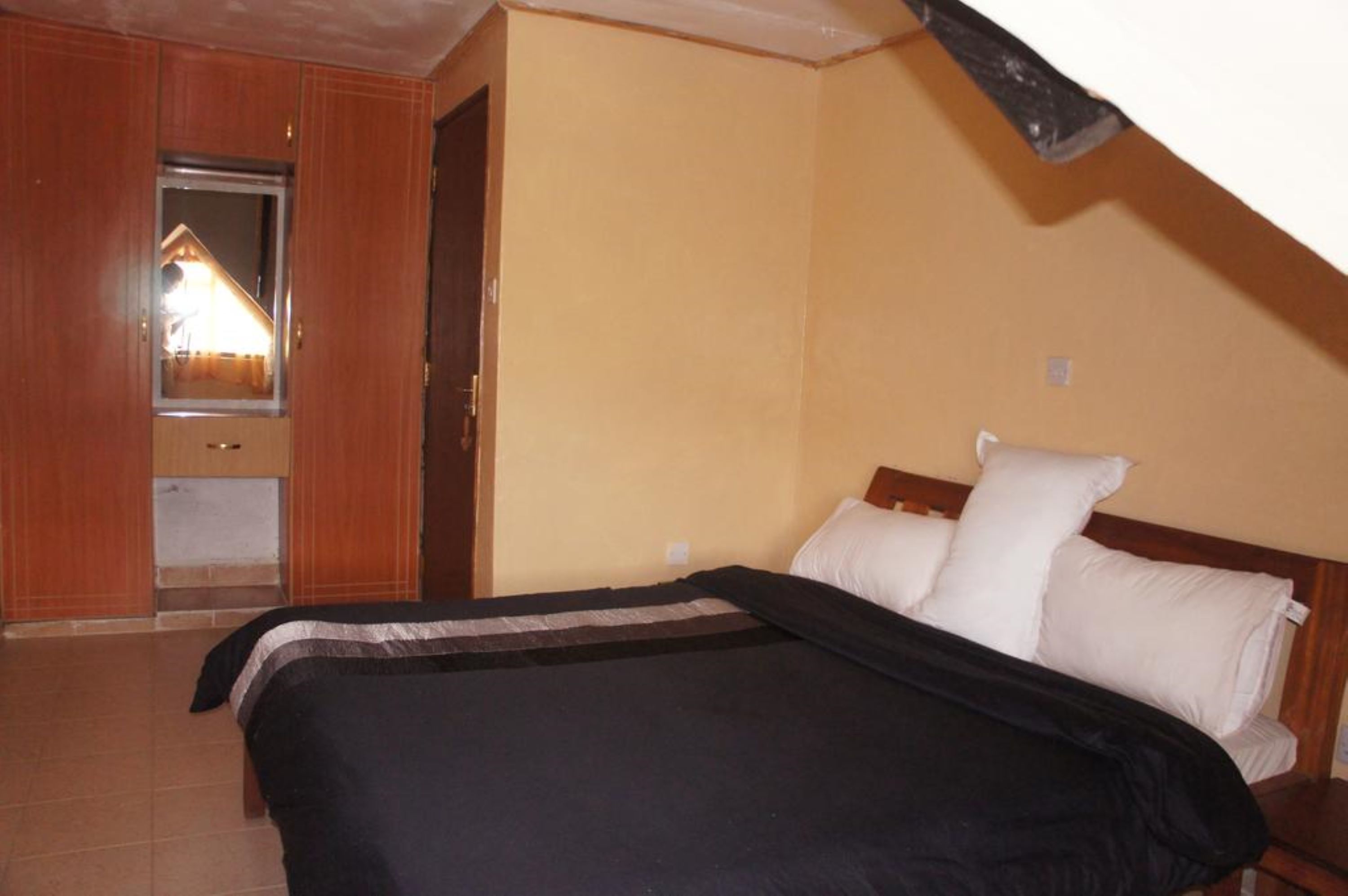 deluxe apartment, 2 bedrooms, mountain view, garden area | 1 bedroom, desk, free wifi, bed sheets