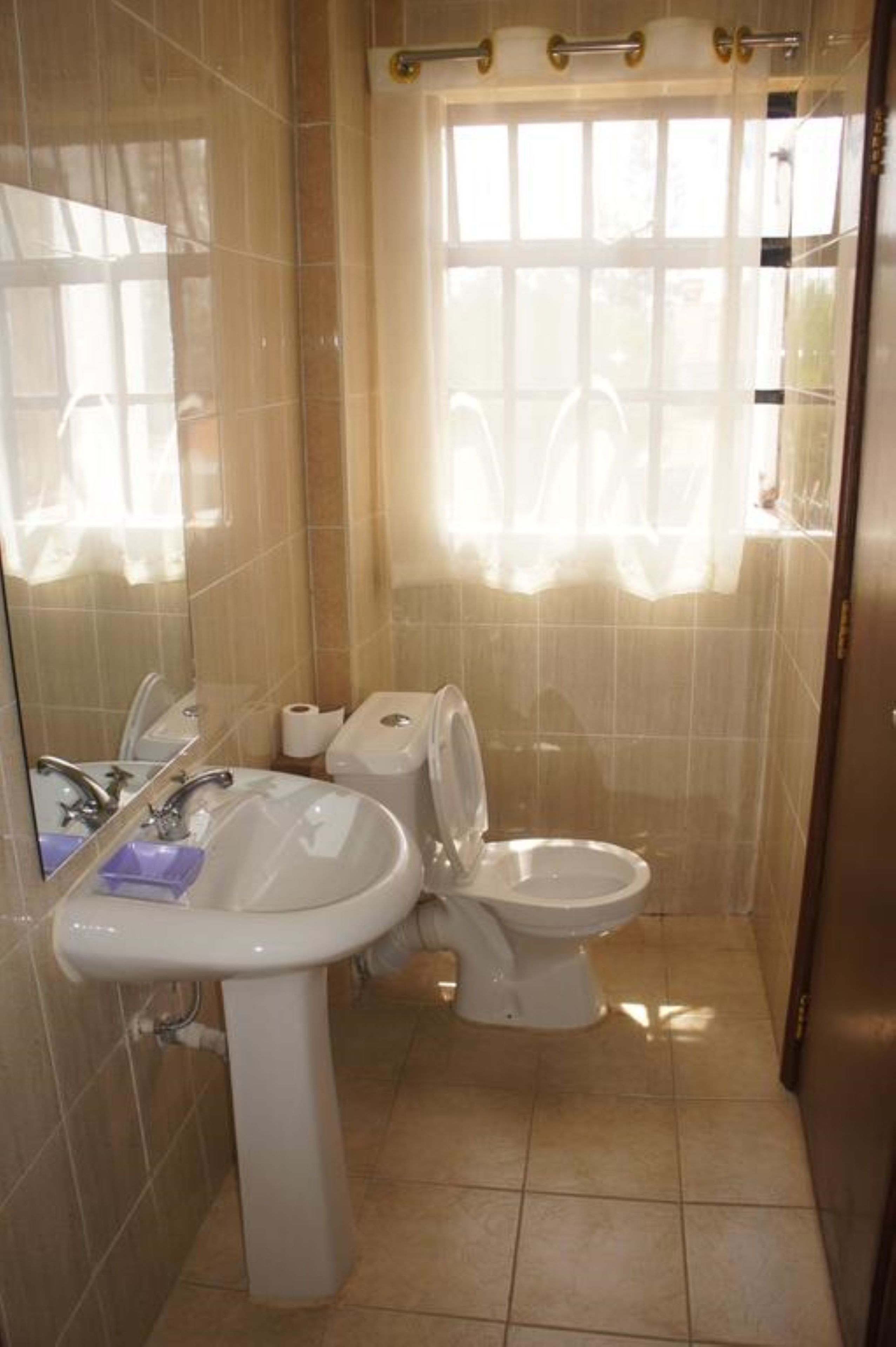 apartment, 3 bedrooms | bathroom | shower, slippers, towels