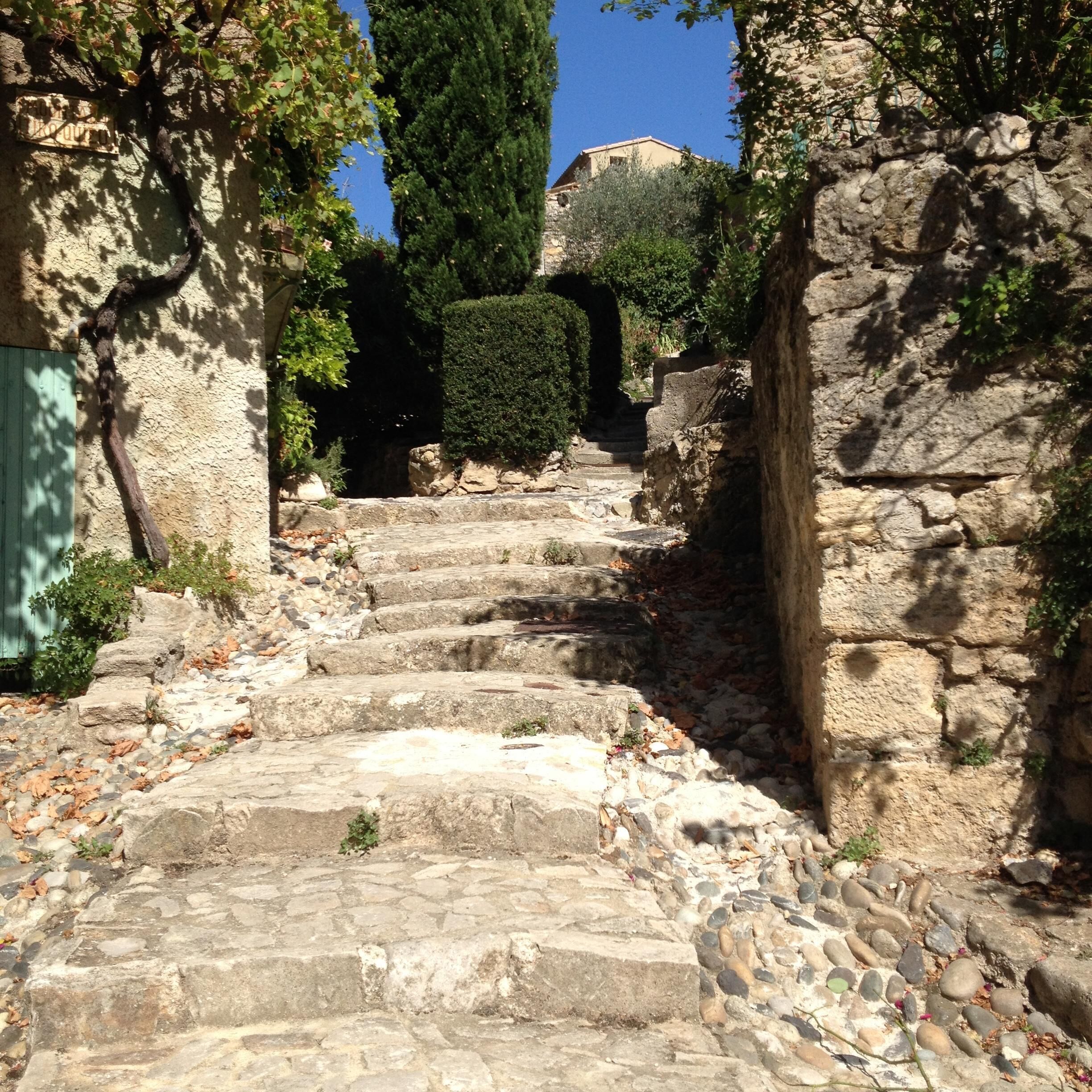 Ruelle entre la maison et le jardinet