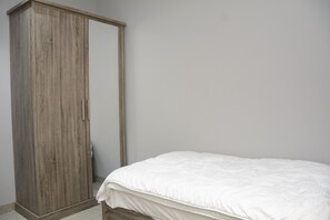 Minibar, cortinas opacas, sistema de insonorización