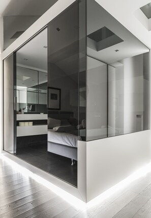 Exclusive Apartment, 2 Bedrooms, Balcony, City View (incl. 80€ cleaning fee) | Bathroom