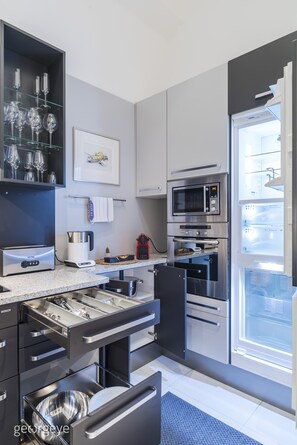 Exclusive Apartment, 2 Bedrooms, Balcony, City View (incl. 80€ cleaning fee) | Private kitchen