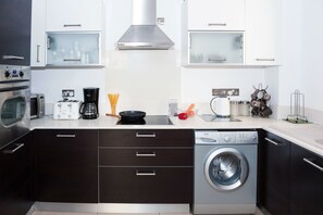 Refrigerador, microondas, horno, placa de cocina