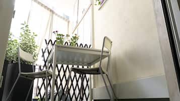 Habitación doble clásica, 1 cama King size, vista a la ciudad | Terraza o patio