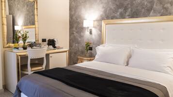 Chambre Double Classique, 1 trÚs grand lit, vue ville | Literie hypoallergénique, minibar, décoration personnalisée