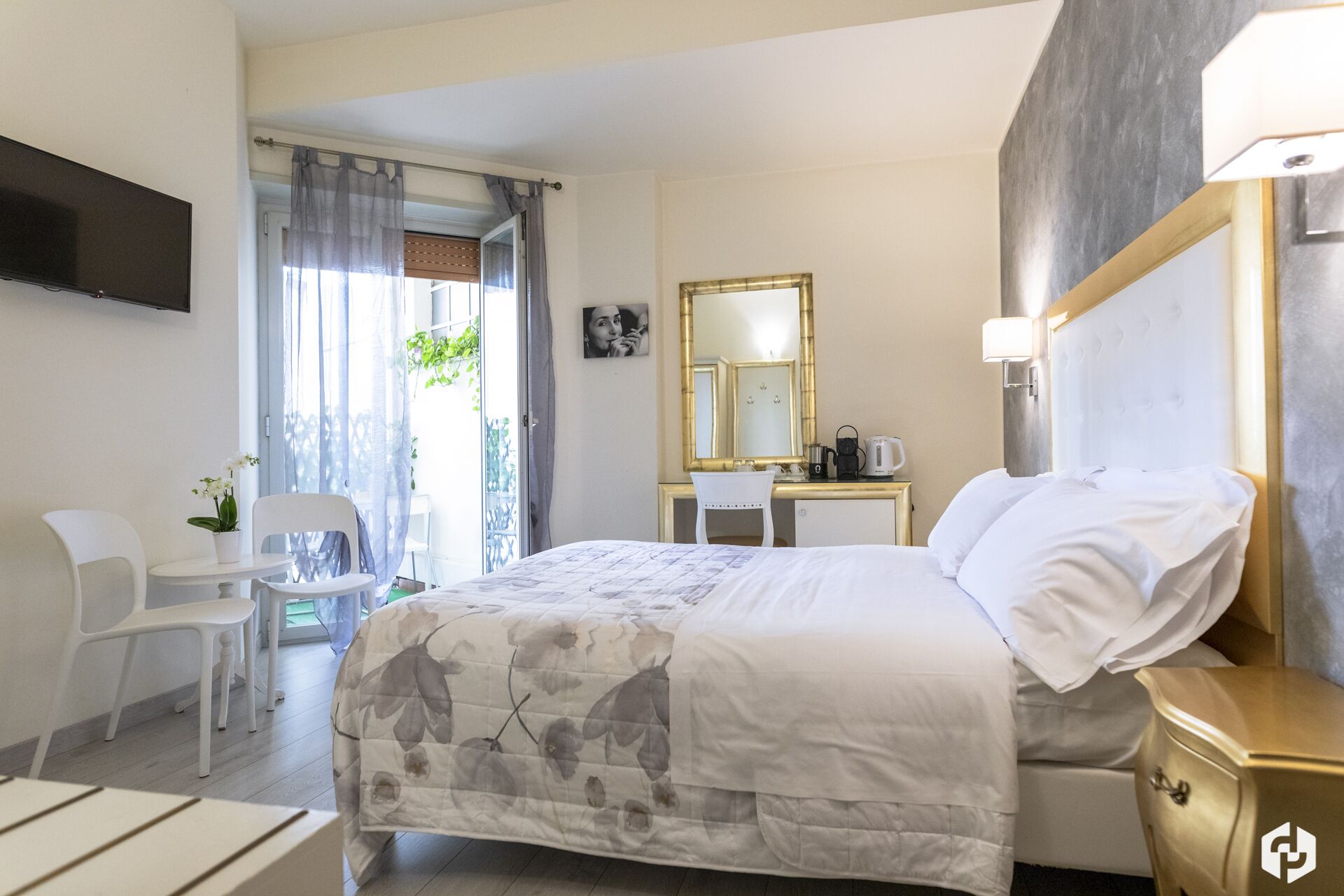 Classic Double Room, 1 King Bed, City View | Hypo-allergenic bedding, minibar, individually decorated