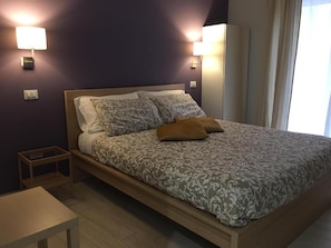 1 Schlafzimmer, Schreibtisch, Verdunkelungsvorhänge