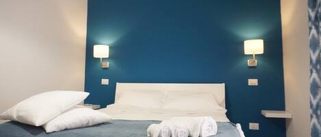 1 chambre, bureau, rideaux occultants, lits bébé (gratuits)