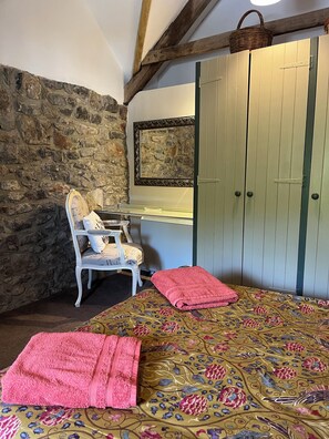 Cottage, Private Bathroom (Apple)