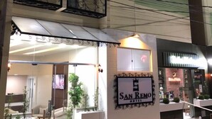施設の正面