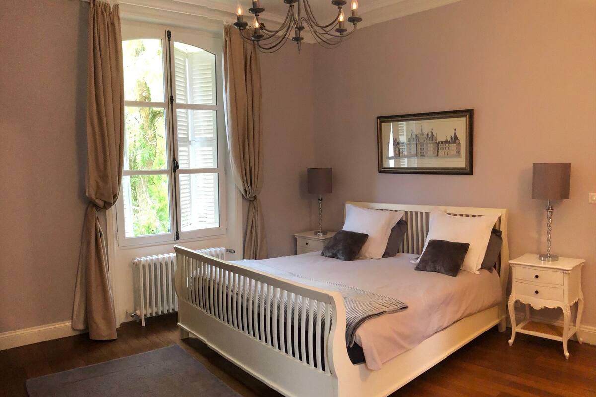 Decoración personalizada, muebles diferentes y wifi gratis