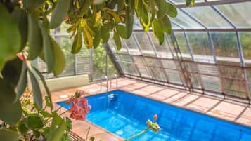 Een verwarmd zwembad