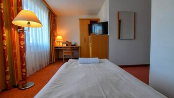 ستائر تعتيم وتجهيزات عازلة للصوت وواي فاي مجانًا وملاءات أسرّة