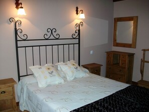 Double Room, 1 Double Bed | Free WiFi - Casa de Labranza Ría de Castellanos (Arnuero)