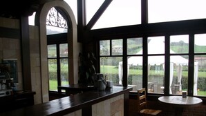 Bar (en el alojamiento)