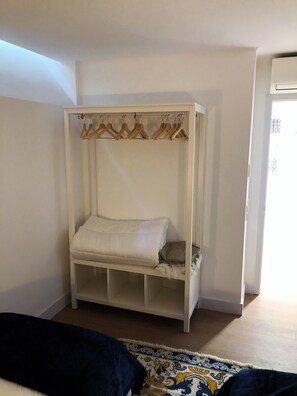 1 chambre, fer et planche à repasser, lit de bébé portatif, Wi-Fi