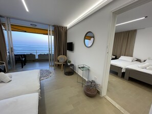 Chambre familiale, 2 chambres, vue sur la mer, au bord de l’océan | Coffre-fort, décor unique, espace de travail pour ordinateurs portables