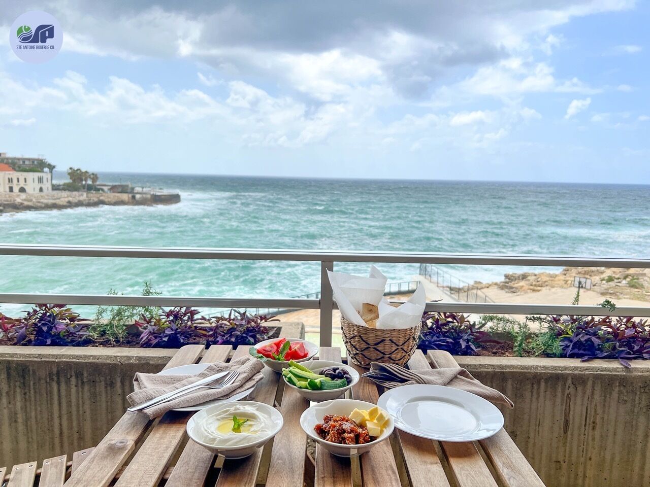 Doppia Comfort, vista mare | Una cassaforte in camera, con stile personalizzato, postazione laptop