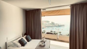 Standard Double Room, Sea View | In-room safe, individually decorated, laptop workspace, blackout drapes