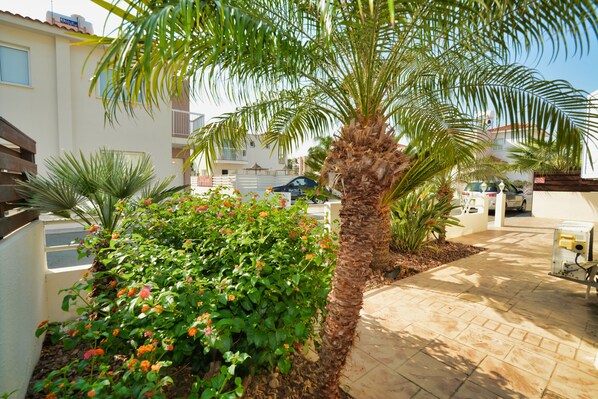 Familienvilla, 3 Schlafzimmer, Poolblick | Blick auf den Innenhof