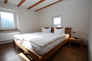 House, 4 Bedrooms | Premium bedding, free cribs/infant beds, free WiFi - Ferienhaus Eifeler Bauernhaus (Pl�ütscheid)
