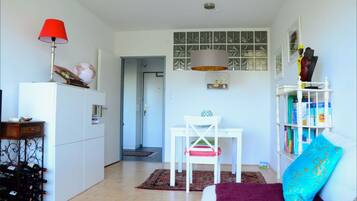 Apartment, 1 Bedroom (Top 71, incl. Cleaning Fee) | In-room dining