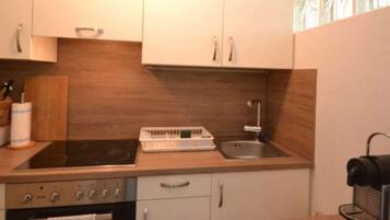 Apartment, 1 Bedroom (Top 71, incl. Cleaning Fee) | Private kitchen | Full-size fridge, oven, stovetop, dishwasher