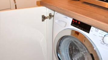 Apartment, 1 Bedroom (Top 71, incl. Cleaning Fee) | Private kitchen | Full-size fridge, oven, stovetop, dishwasher