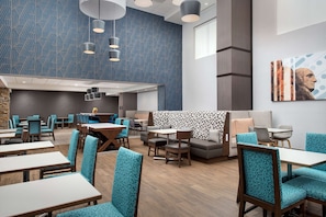 Tägliches inbegriffenes Frühstück zum Mitnehmen