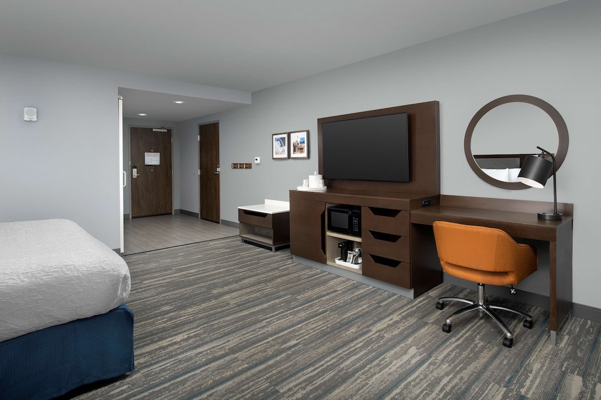 In-room safe, desk, laptop workspace, blackout curtains