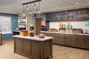 Free daily on-the-go breakfast  - Hampton Inn & Suites Rapid City Rushmore (Rapid City)