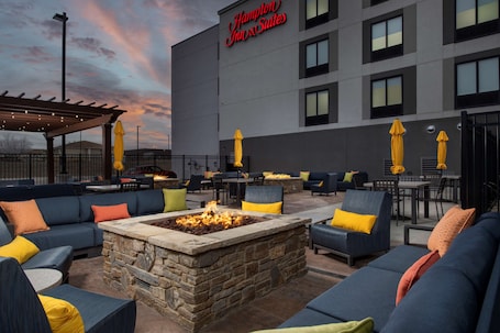 Terrace/patio. Hampton Inn & Suites Rapid City Rushmore