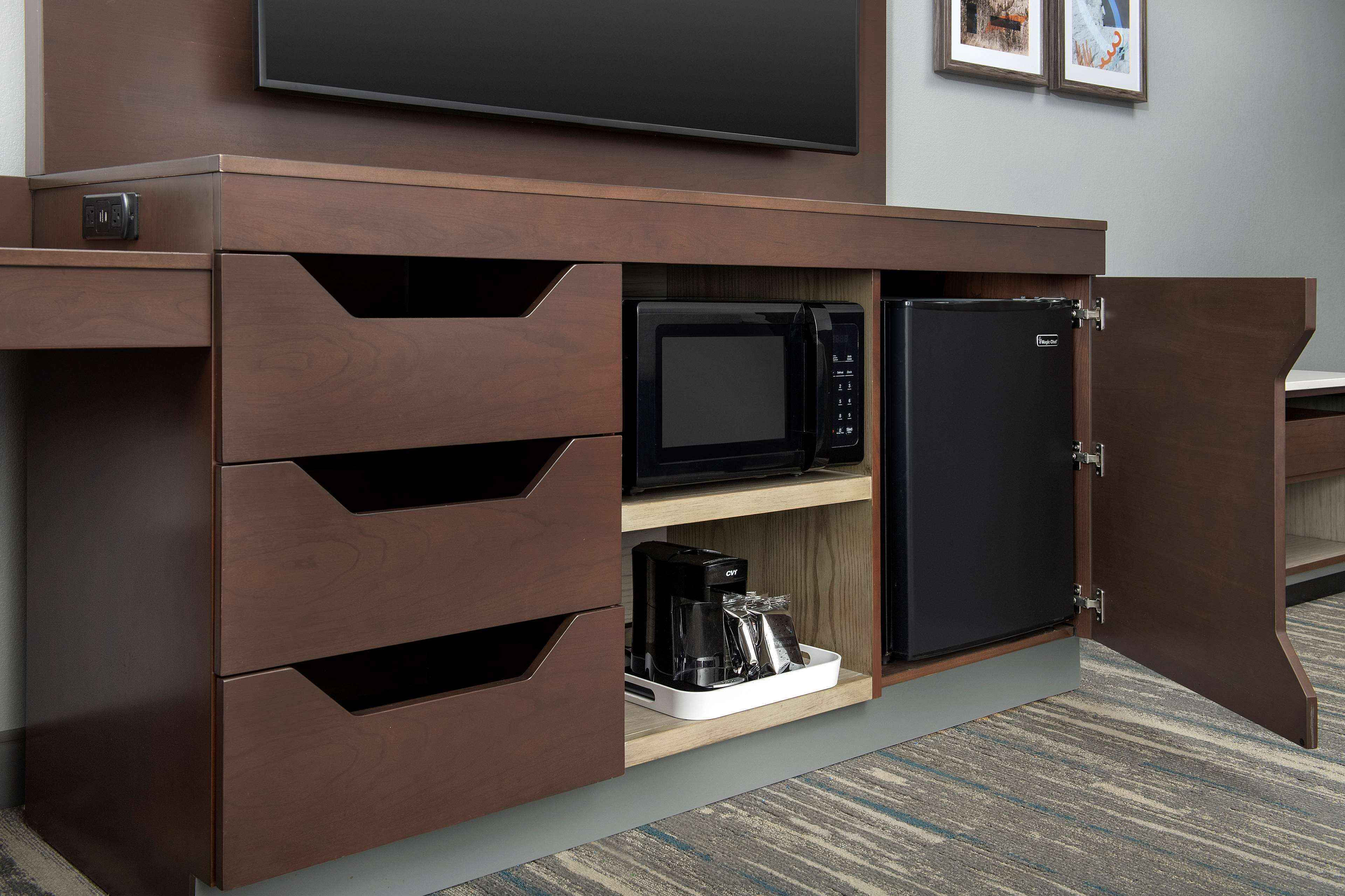 in-room safe, desk, laptop workspace, blackout curtains