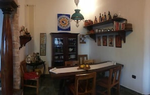 Café da manhã completo grátis todos os dias
