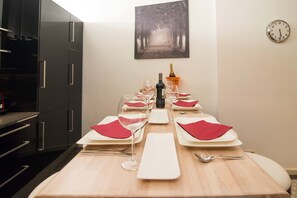 Ferienhaus | Essbereich im Zimmer