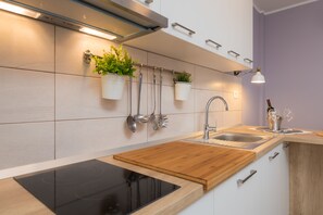 Leilighet – city, 1 soverom, terrasse, 1. etasje (Bonaca) | Eget tekjøkken | Minikjøleskap, kokeplater, oppvaskmaskin og espressomaskin