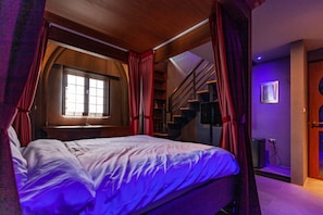 Desk, blackout drapes, soundproofing, free WiFi - Hogwarts Castle Guest House (Wujie)