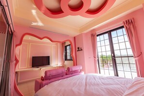 Desk, blackout curtains, soundproofing, free WiFi - Hogwarts Castle Guest House (Wujie)