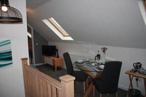 Suite, 1 llit de matrimoni gran, vistes al turó | Sala d'estar