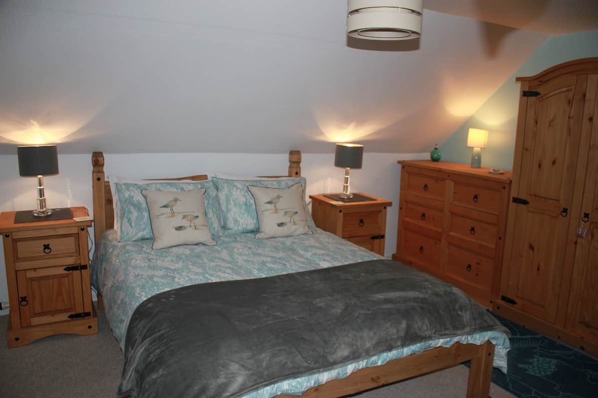 Suite, 1 King Bed, Hill View | Individually decorated, individually furnished, desk, blackout drapes