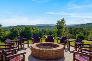 Terrace/patio - Prime Mountaintop Luxury Lodge, Spacious Outdoor Living. Amazing Views Sleeps 20 (Dobson)