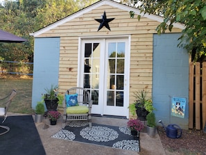 Exterior - Mins to Downtown Nashville | Make Music City Memories in This Cozy Cottage (Nashville)