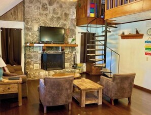 Smart TV, fireplace, books, stereo - Fantastic Pool, Cabana, Views, Pavilion, Patios, Decks, 2 Minutes 2 Frio!!! (Concan)