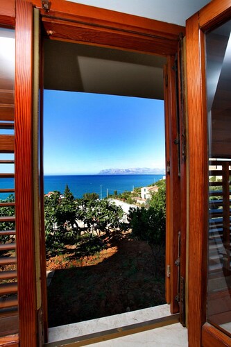 DREAM VILLA FOR THE ENTIRE FAMILY. WHAT A GREAT PLACE FOR SPECIAL REUNION