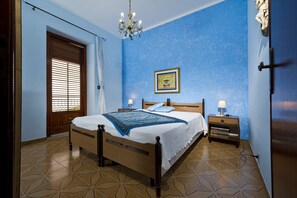 7 bedrooms, iron/ironing board, travel cot, free WiFi