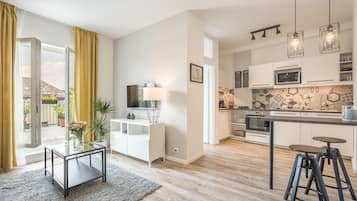 Fridge, microwave, oven, stovetop