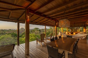 Deluxe Villa, 2 Bedrooms, Ocean View | In-room dining - Calamocha Dream Lodge (Cóbano)